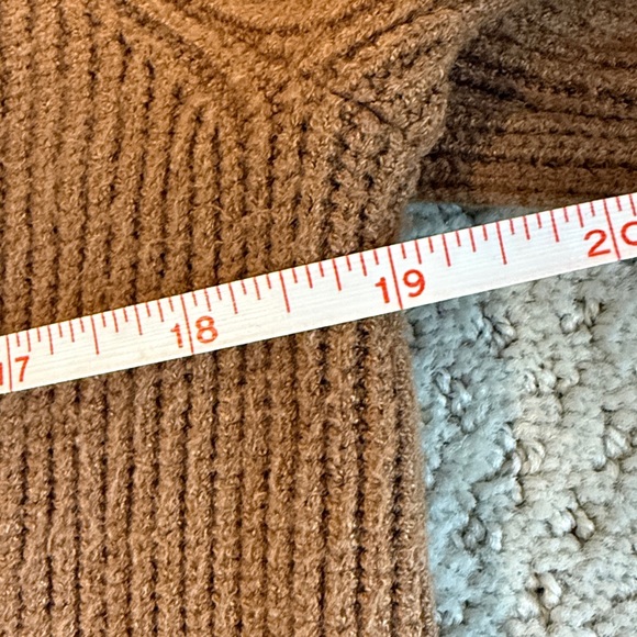 Cyrus V-Neck Ribbed Sweater - Picture 7 of 12